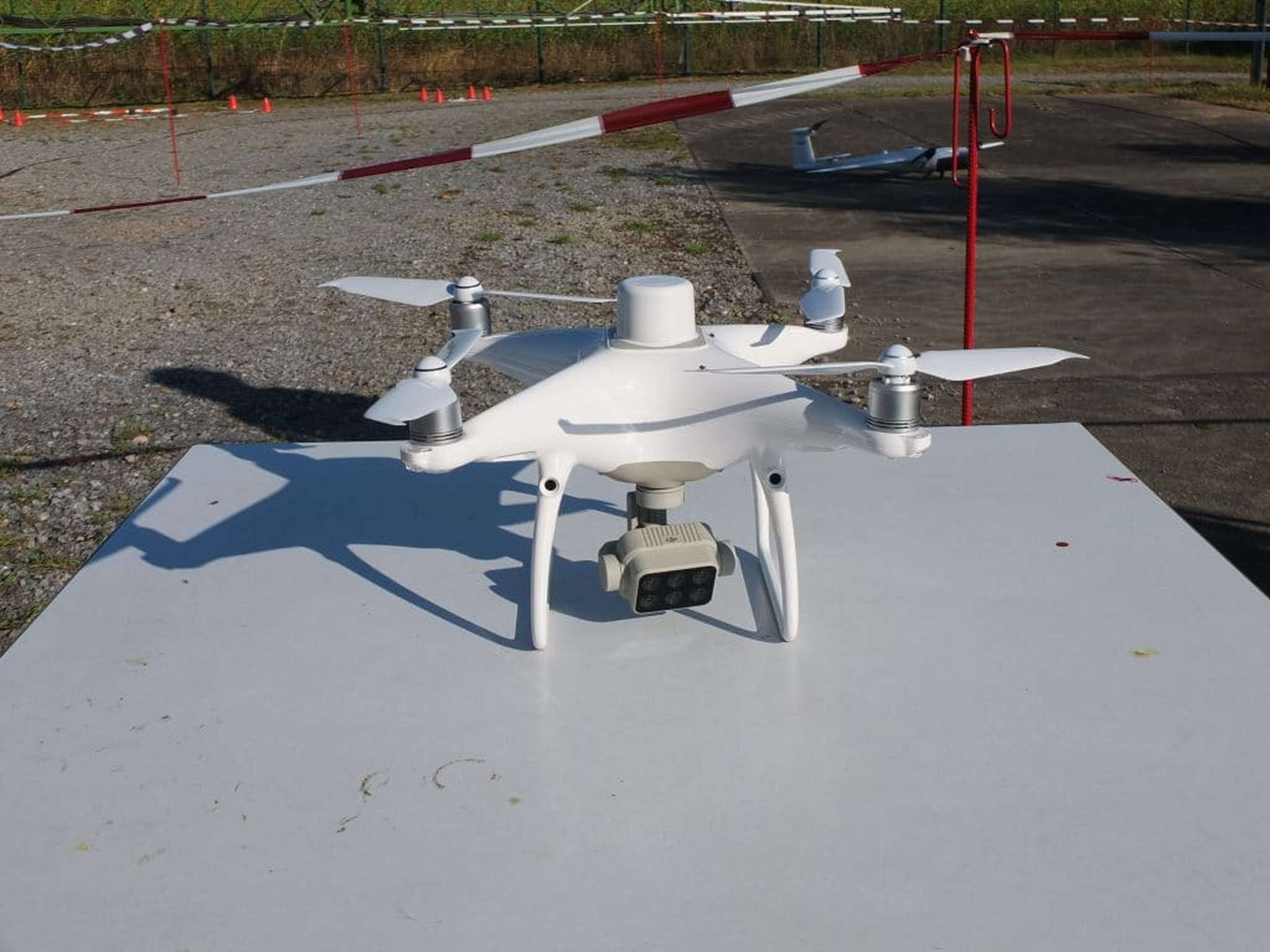 DJI-P4-Standarddrohne: bietet hochgenaues GPS und Multispektral-Kameratechnik.