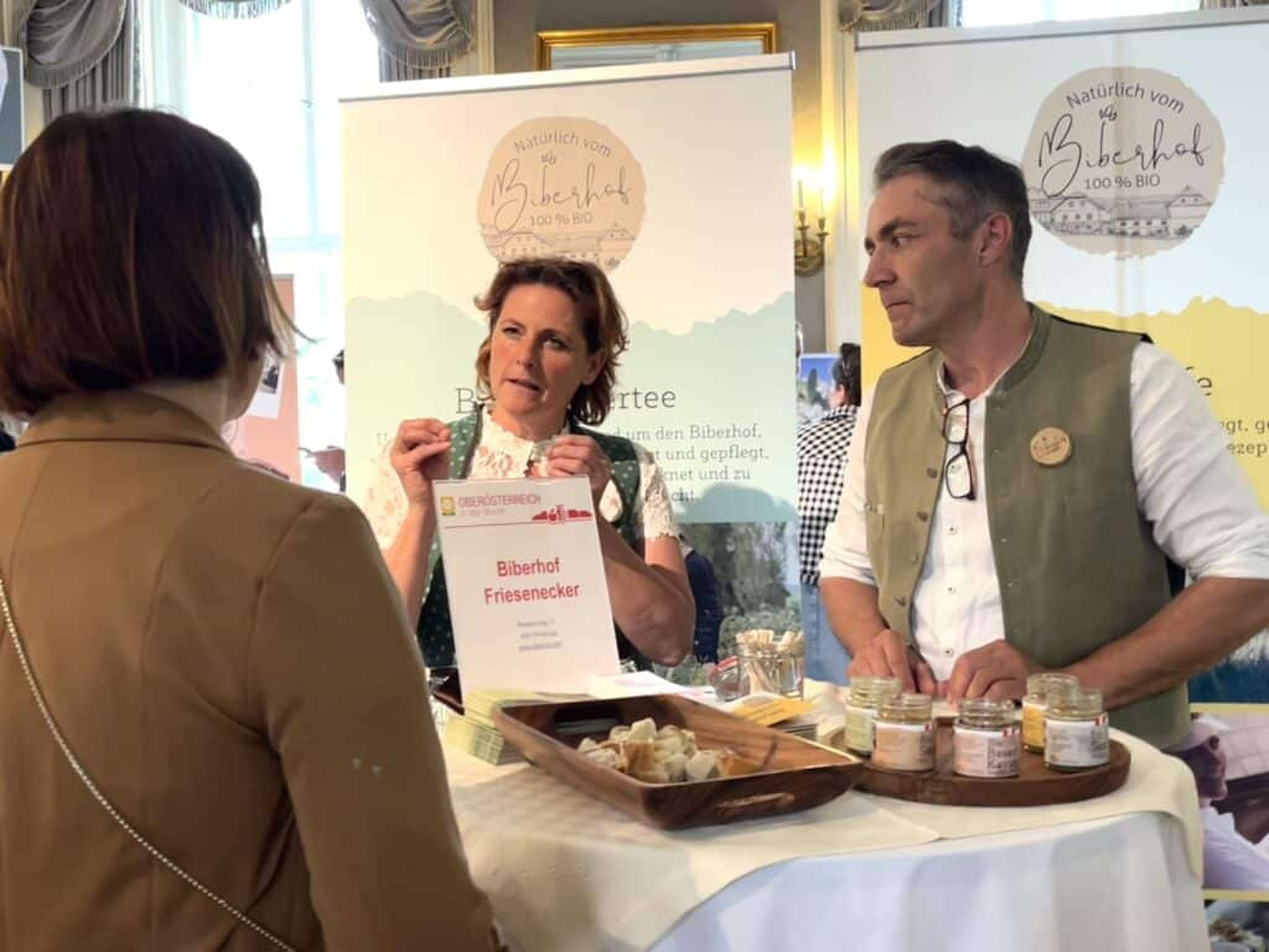 Bio-Senf gab es bei Franziska und Leo Friesenecker zum Kosten.