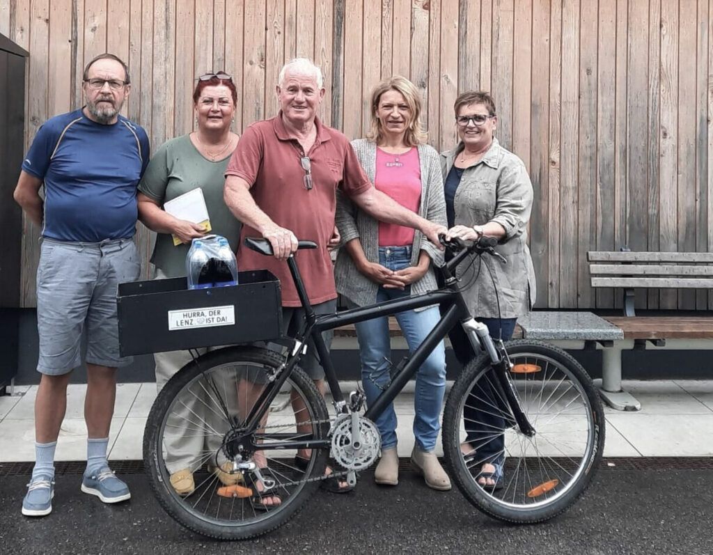 Ehrenamtlich frei Haus – für Ortsbewohner, die selbst nicht zum Geschäft kommen können, organisieren Freiwillige einmal pro Woche eine Zustellung.