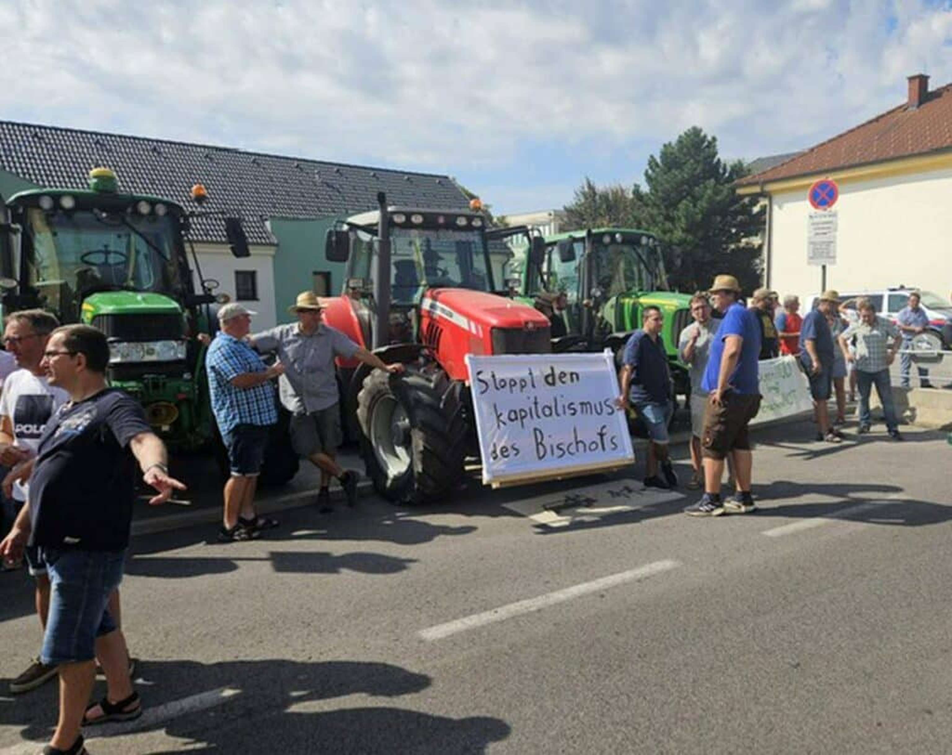Bauerndemo am 13. August vor dem Bischofshof in Eisenstadt.