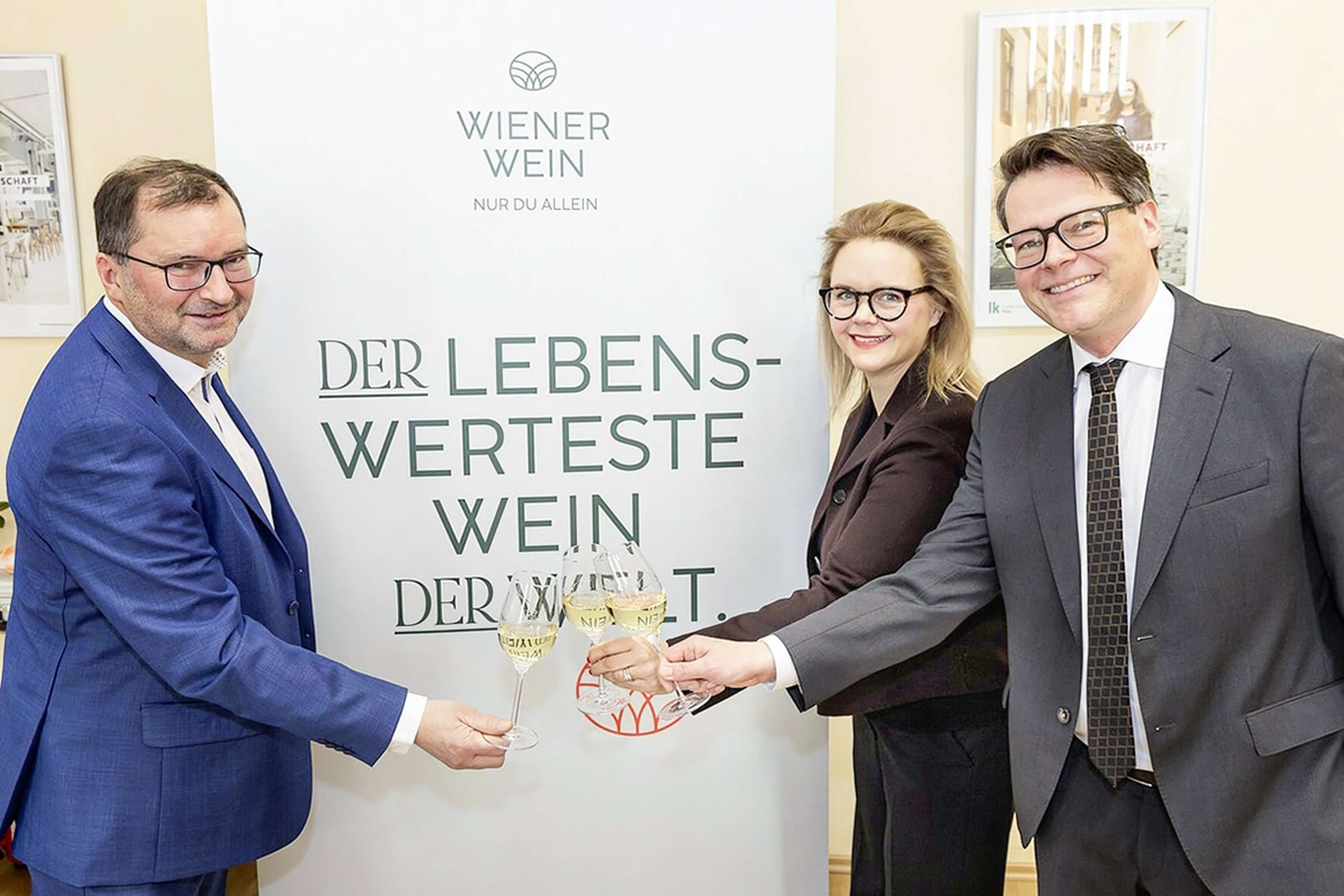 Norbert Walter präsentierte mit Nora Sri Jascha-Hornek und Jürgen Czernohorszky das neue Logo.