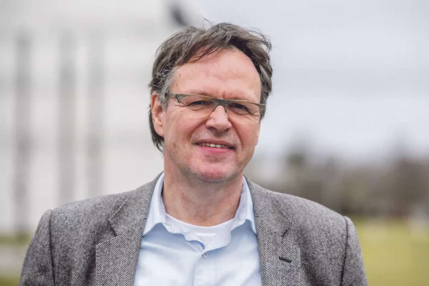 Prof. Dr. Gunther Hirschfelder ist Volkskundler und Agrarwissen- schaftler und lehrt an der Universität Regensburg.