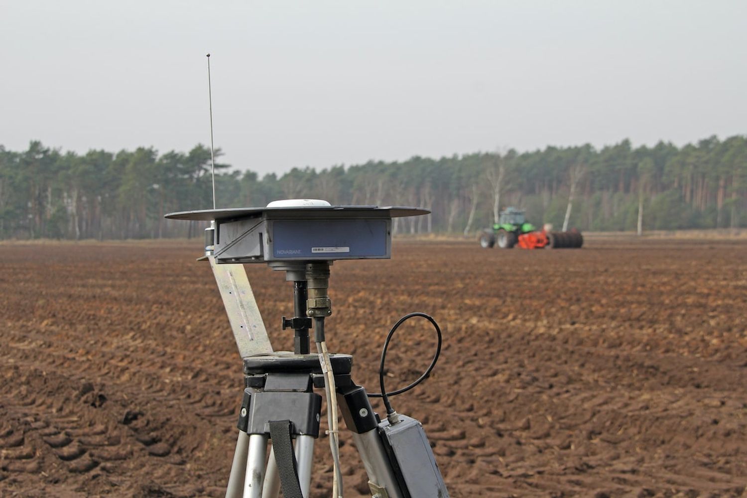 RTK-Referenzstation für präzises Arbeiten am Acker