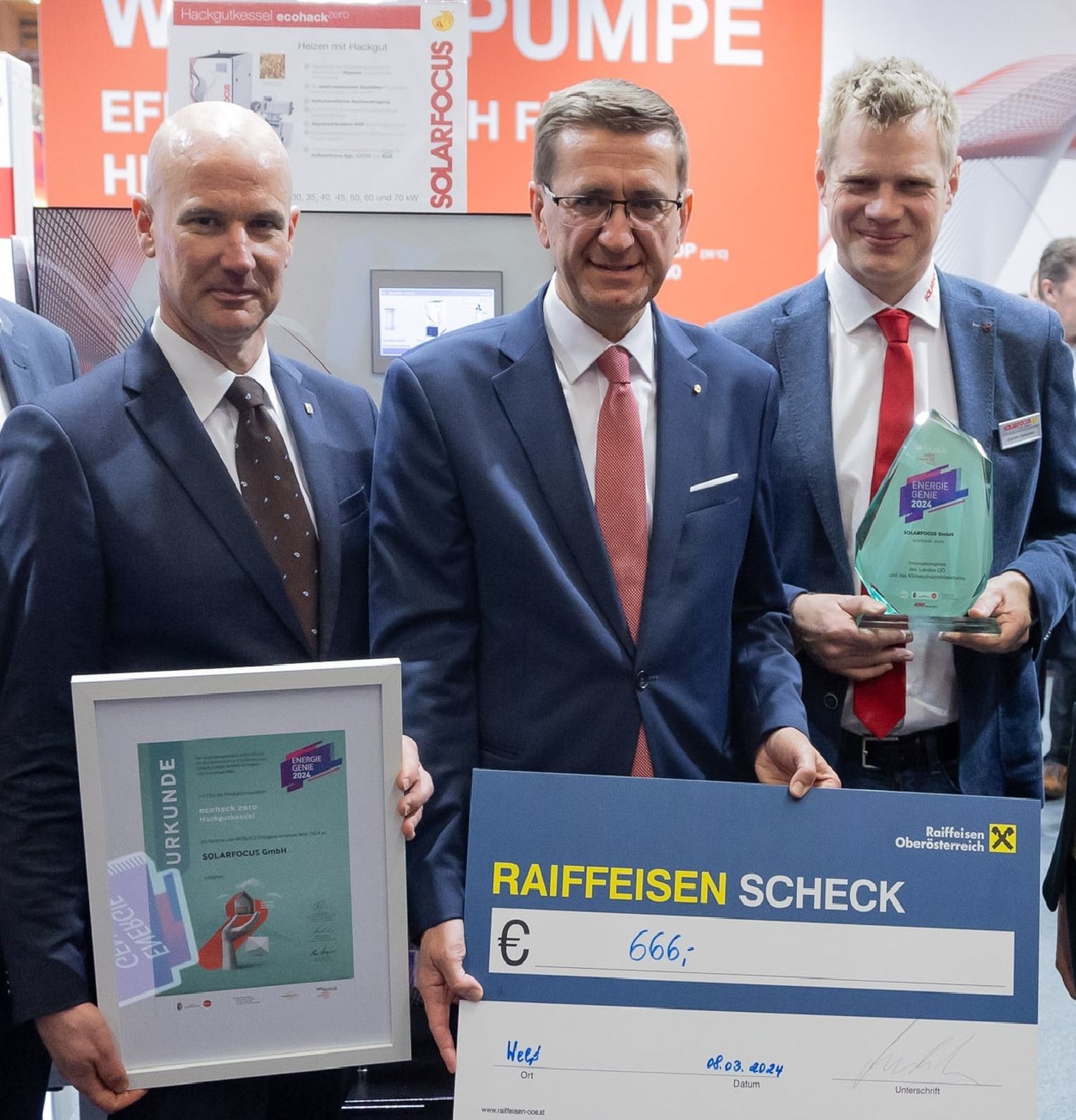 Geschäftsführer Joachim Kalkgruber (re) freut sich über die Verleihung.