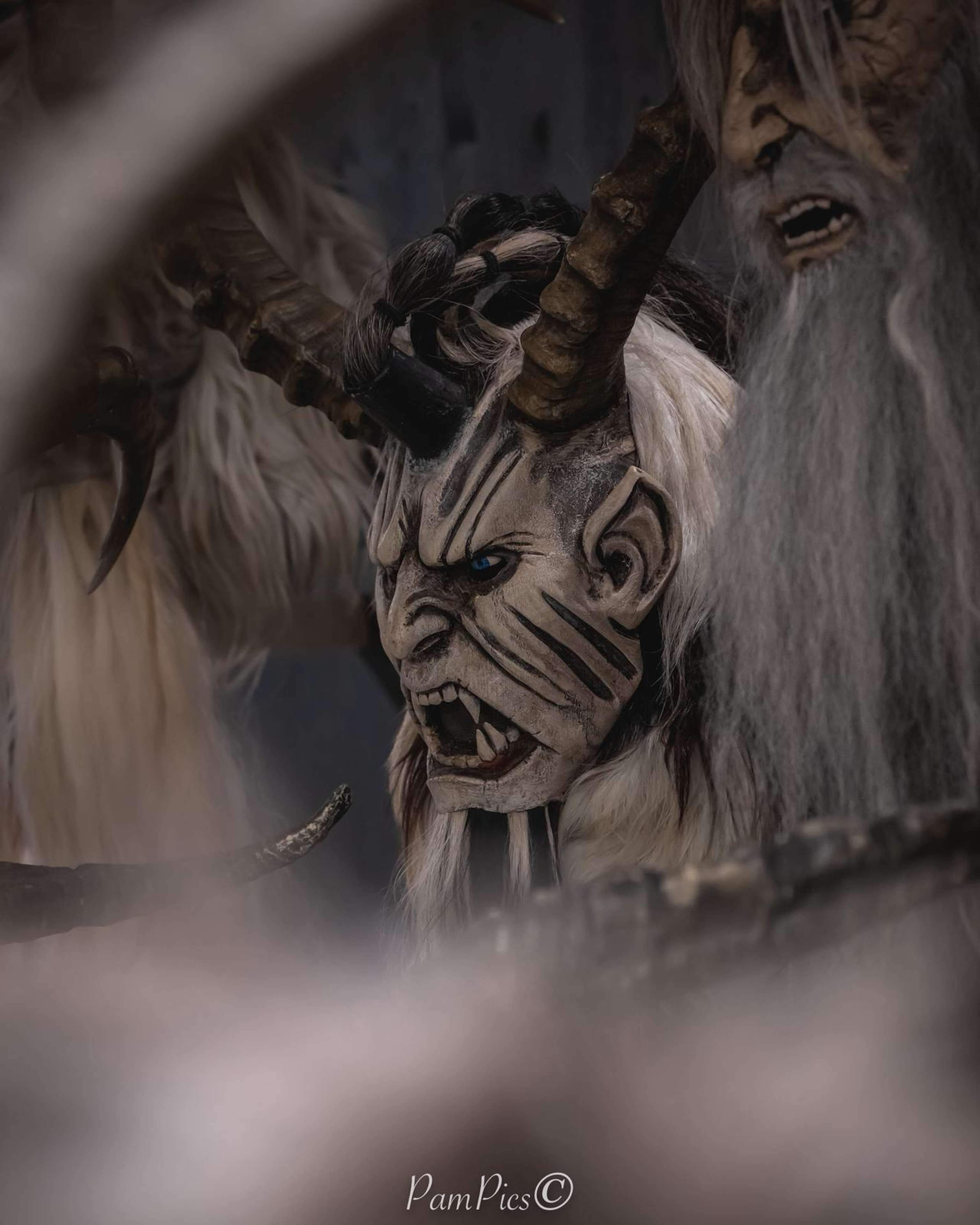 Schaurige Maske