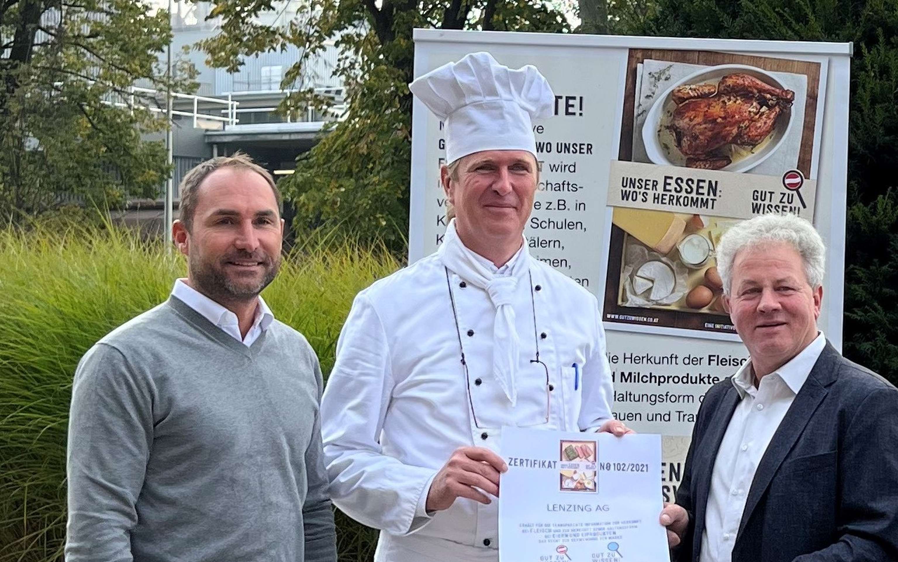 Lenzing AG: Dominic Köfner (l.) und Küchenchef Thomas Raida.