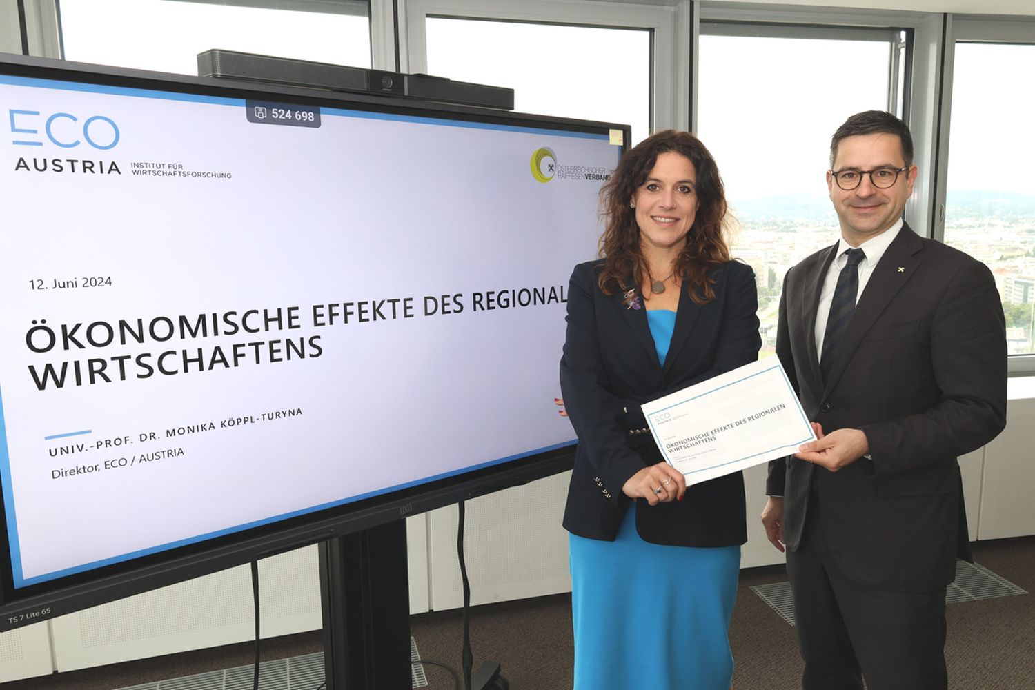 Monika Köppl-Turyna, Johannes Rehulka bei der Studienpräsentation.