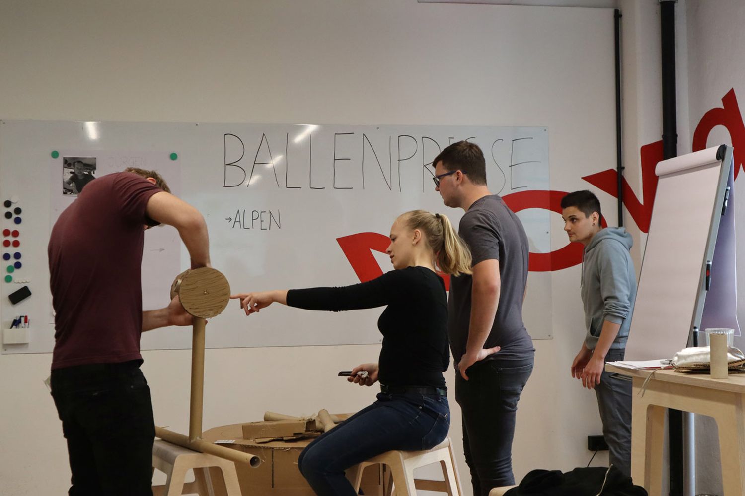 Bild 4 FH Team Bei Arbeit