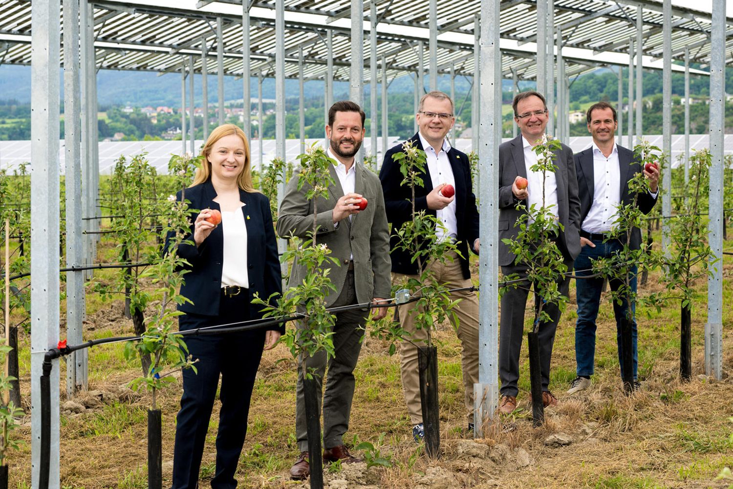 Frutura-GF K. Hohensinner, RWA-Vorstandsdirektor C. Metzker, F. Häupl, Leiter strat. Beschaffung bei Frutura, sowie die RWA Solar Solutions-GF Oliver Eisenhöld und Klemens Neubauer