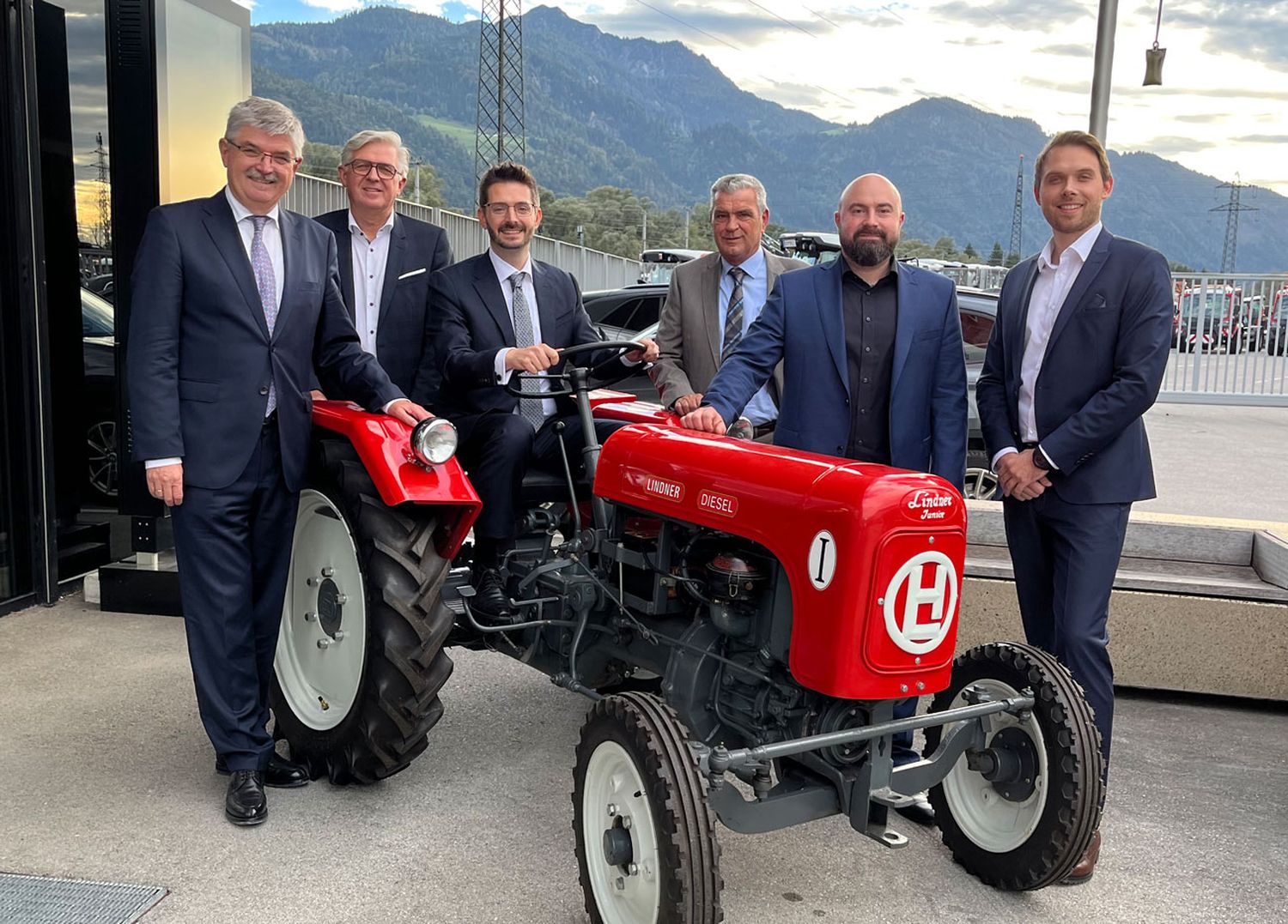 Die dritte Generation übergibt das Steuer an die vierte: Hermann, Stefan, David, Rudolf, Christoph und Manuel Lindner.