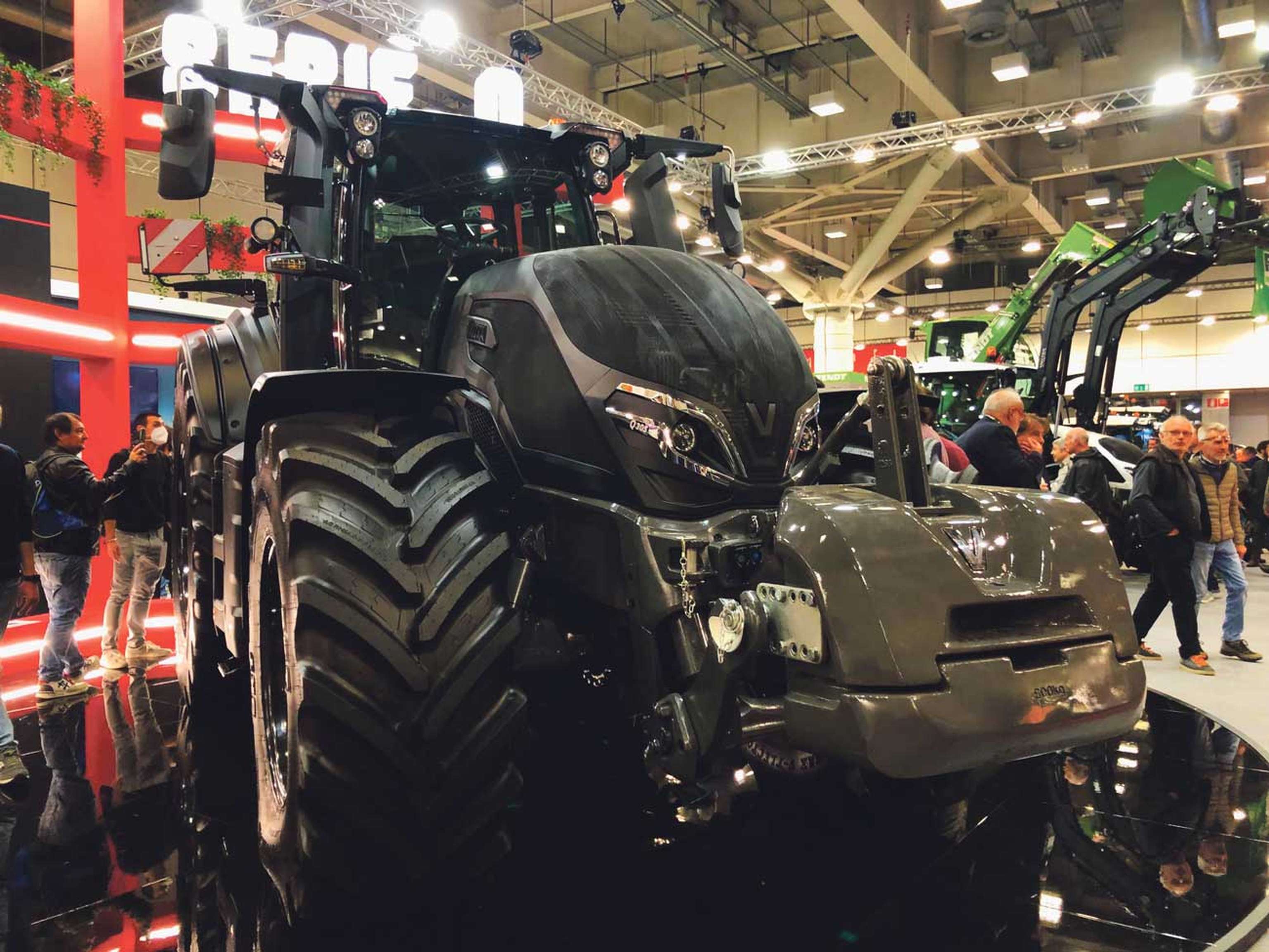 Valtra Black