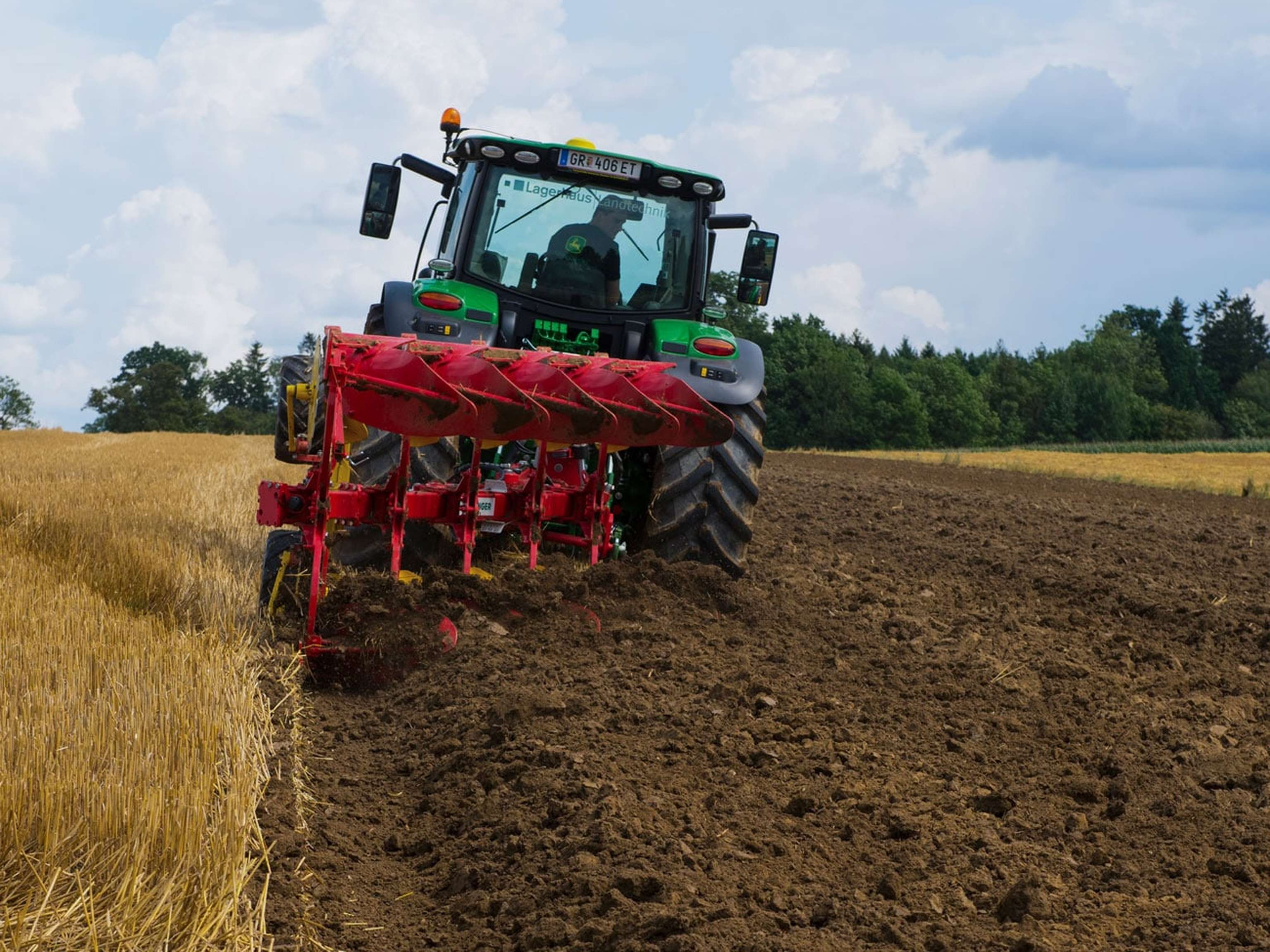 Stoppelfeld Pfluegen 6 ID91383 Web