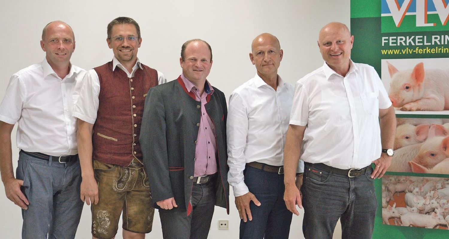 (V.l.): Franz Schmidhuber, Ferkelring-Fachgruppenobmann, Thomas Reisecker, Mäster-Fachgruppenobmann, Brandmayr, Stinglmayr und Schlederer bei der VLV-Versammlung