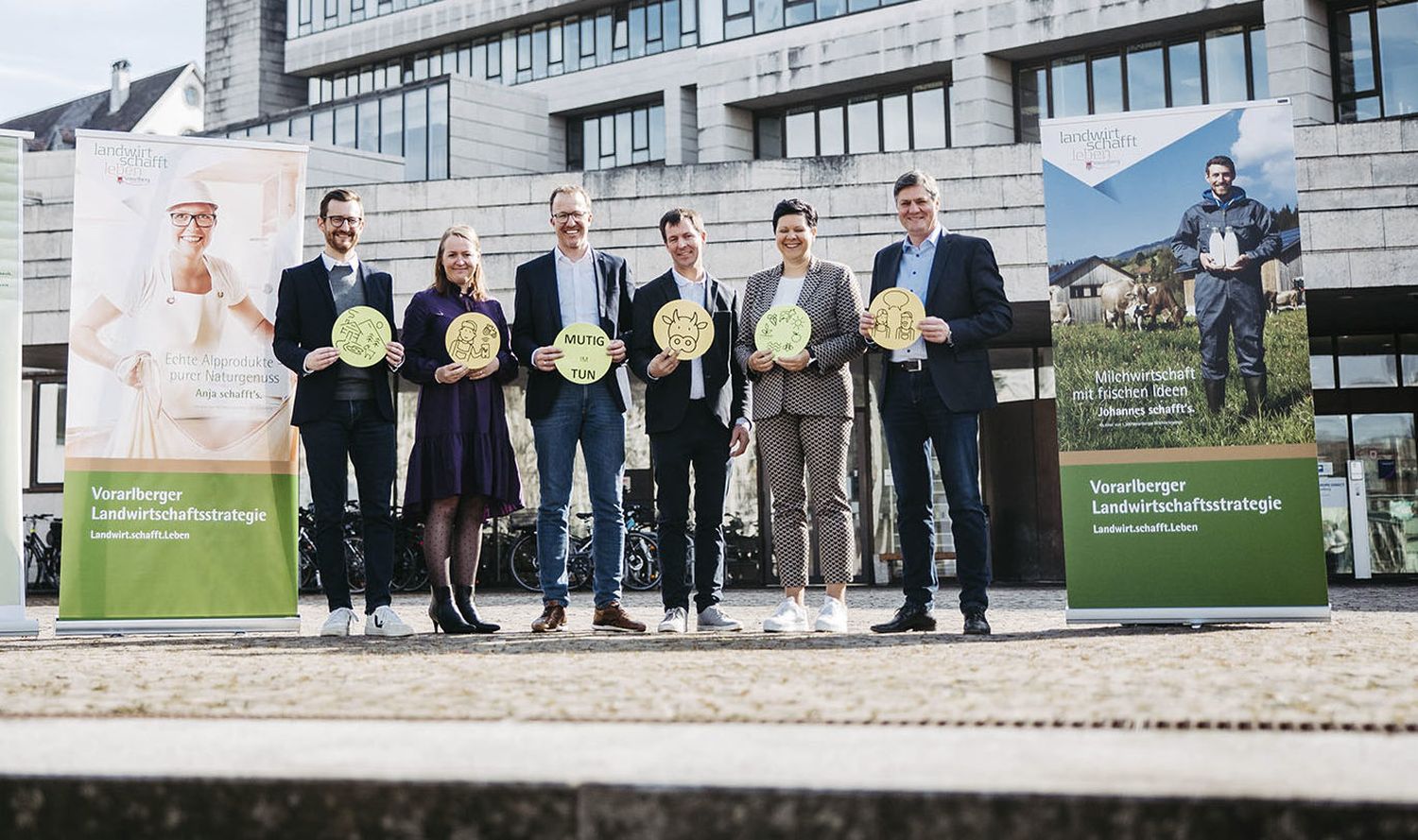 Landesrat Gantner (3. v. li.) mit Agrarsprechern aller fünf Fraktionen.