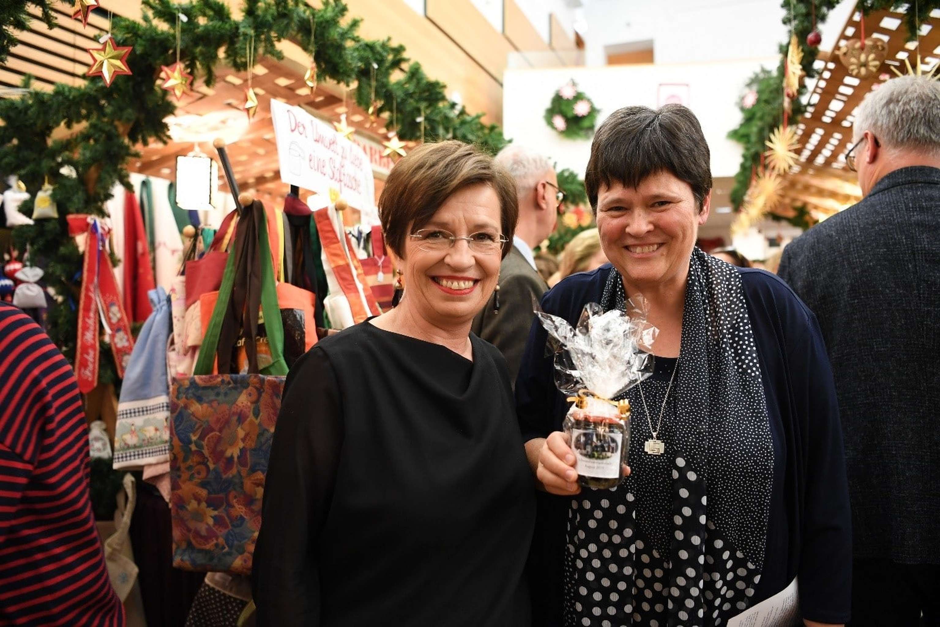 Sr. Susanne Und Doris Schmidauer Weihnachtsschau