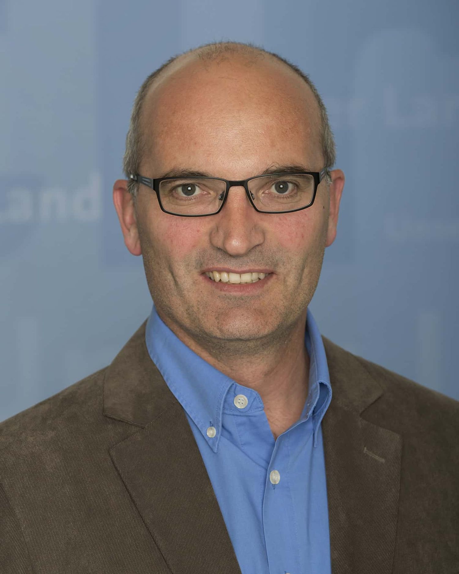 Jurist, angestellt beim Land Tirol.