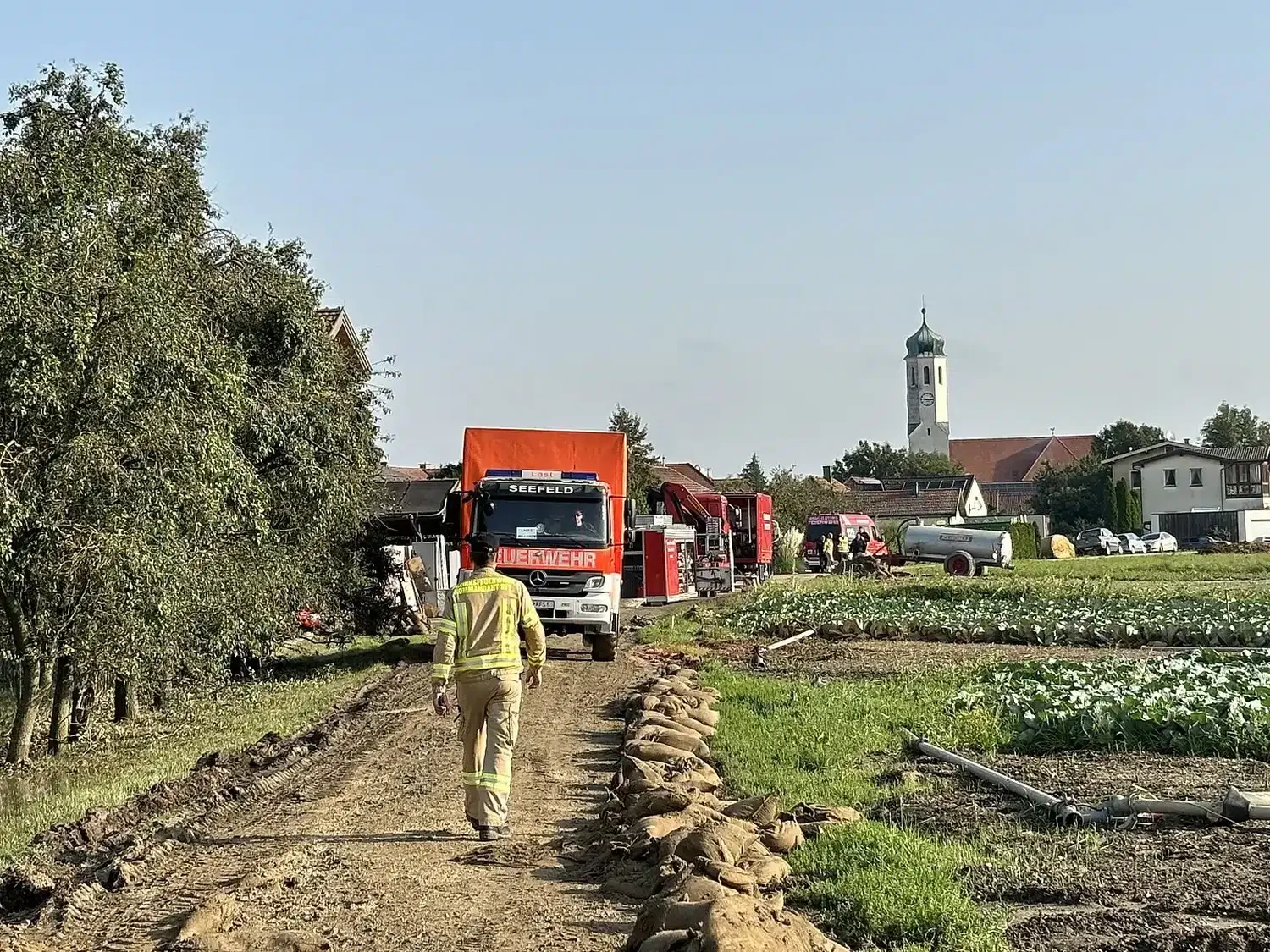 Die Flutkatastrophe hat Niederösterreich im vergangenen Jahr schwer getroffen. Aus Tirol wurden zwei Katastrophenhilfszüge mit rund 120 Feuerwehrleuten zur Unterstützung entsandt.