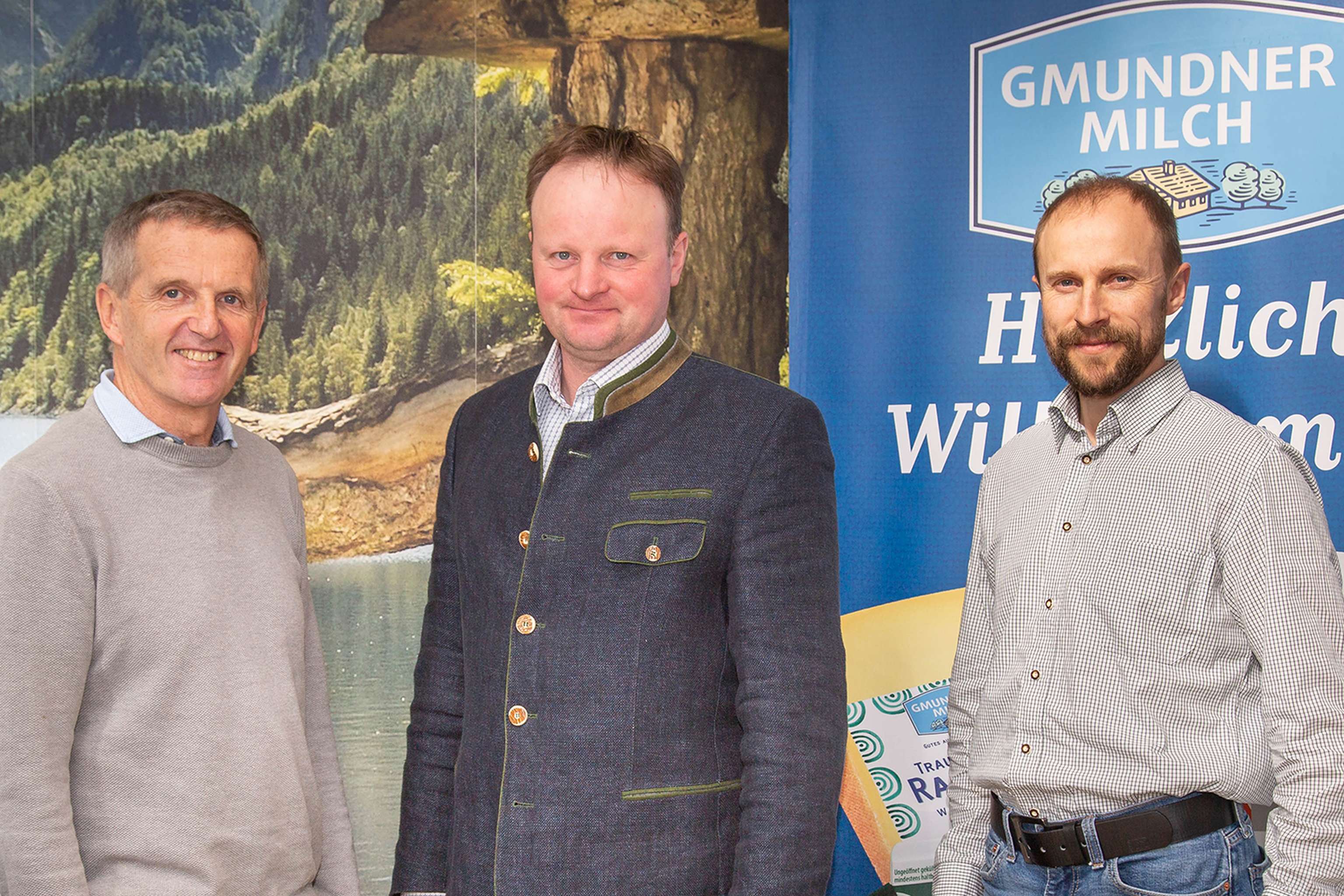 Josef Fürtbauer (l.) übergibt an Johannes Trinkfass.