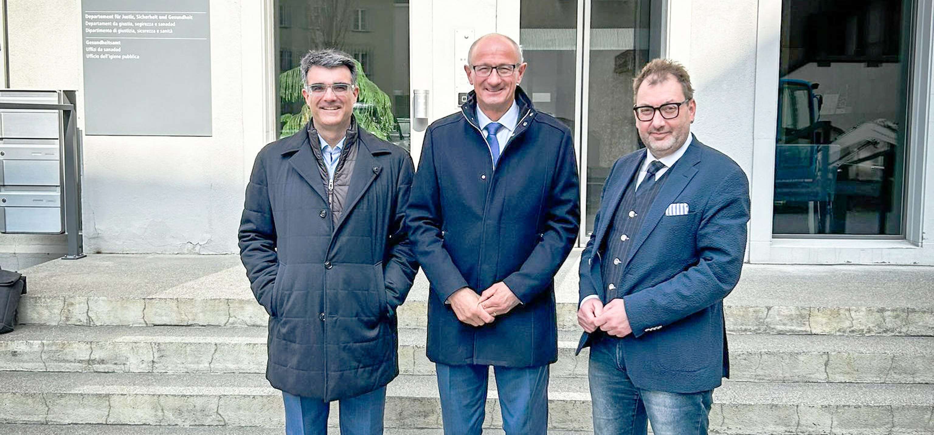 LH Anton Mattle mit seinen Schweizer Regierungskollegen Peter Peyer (re.) und Marcus Caduff (li.).