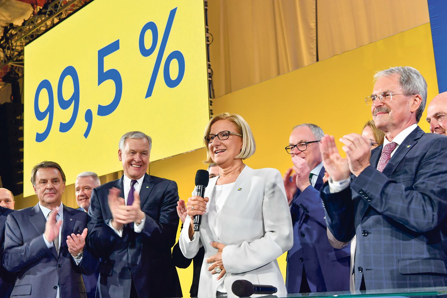 Sichtlich groß war die Freude bei Johanna Mikl-Leitner über das Wiederwahl-Ergebnis.