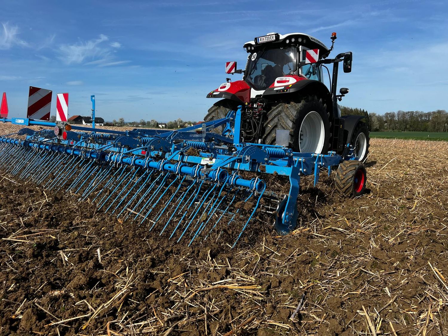 Das Schwarzmayr-Team kommt mit Steyr und Lemken in Ihre Region.