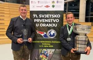 Bester Newcomer Sebastian Deixler-Wimmer mit Auszeichnung und Vizeweltmeister Bernhard Keferböck mit Pokal