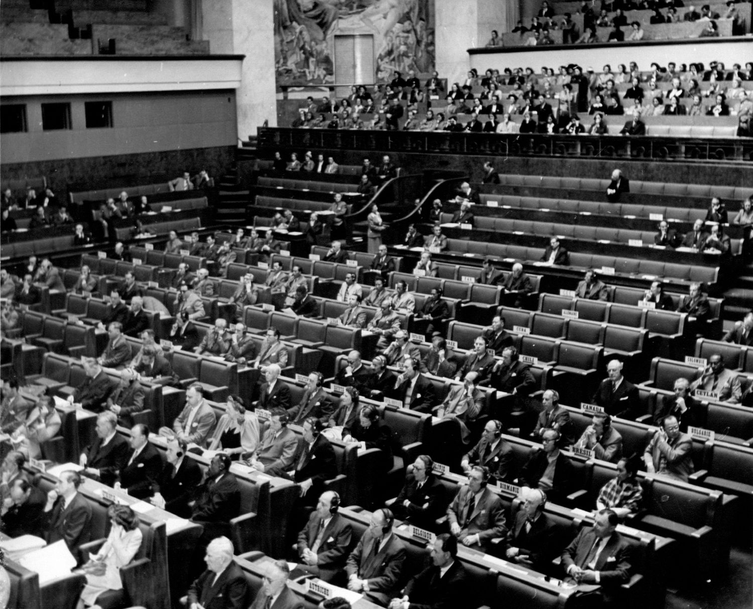Die erste WHO-Versammlung mit teilnehmenden Vertretern von 53 Staaten im Juni 1948.