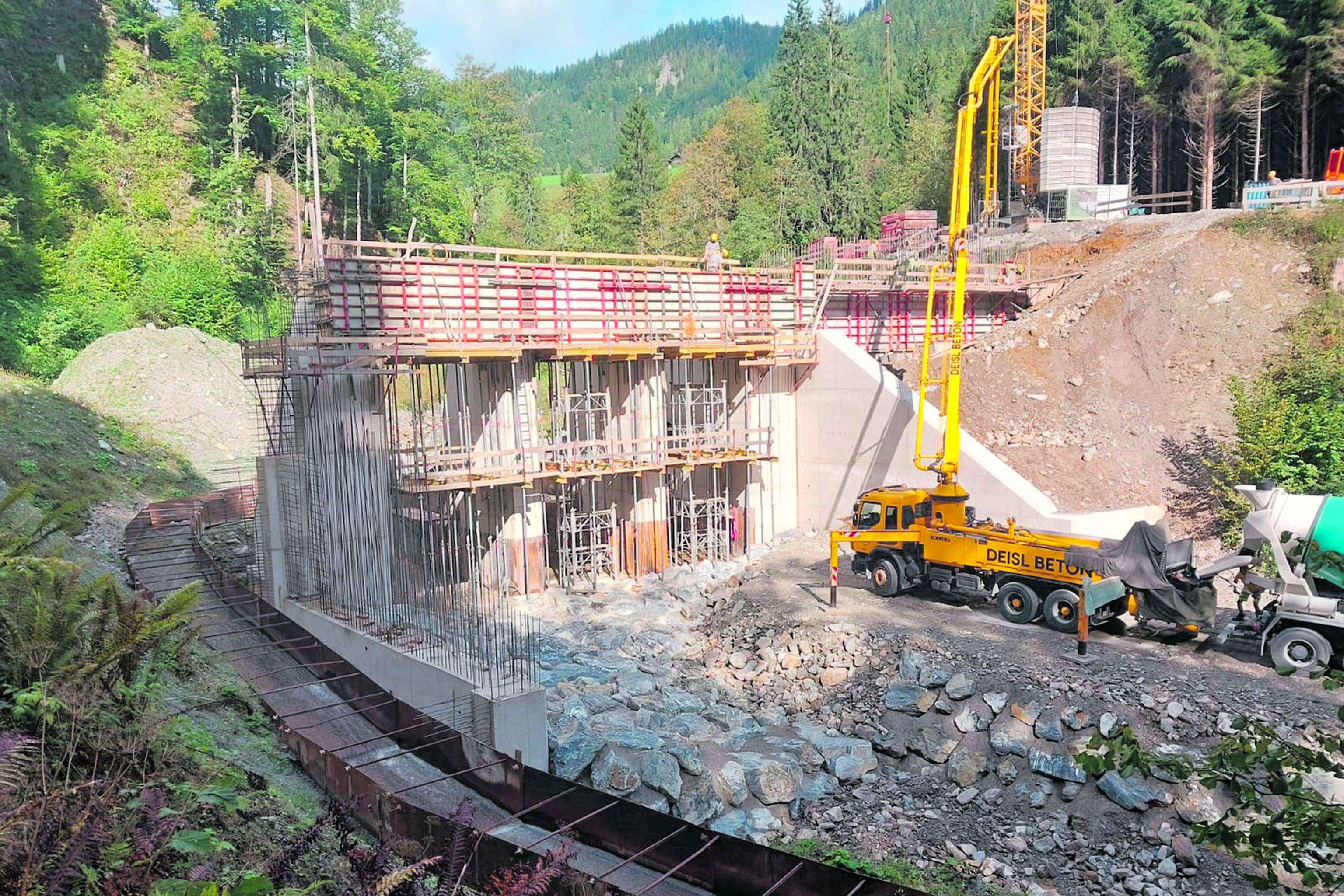 Beim Gainsfeldbach in Bischofshofen werden bis zum Herbst 2026  5,2 Millionen Euro in die Sicherheit der Bevölkerung investiert.