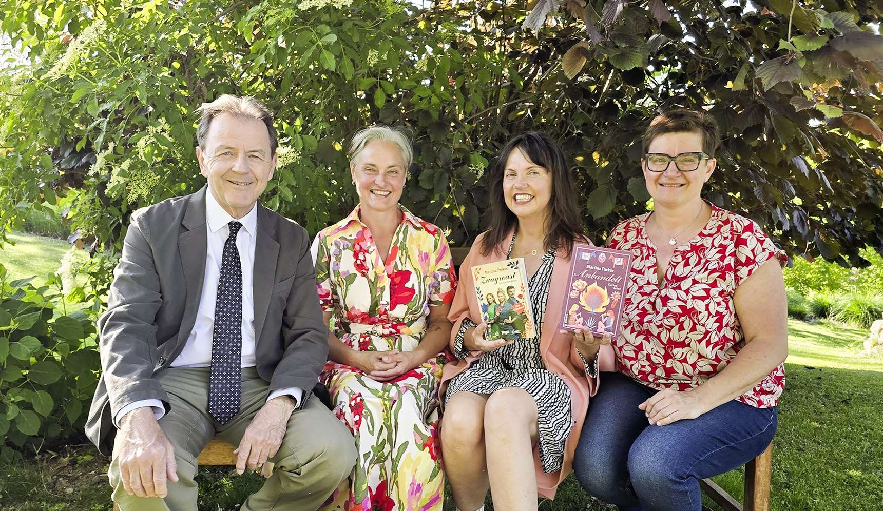 LK-Präsident Nikolaus Berlakovich, Landesbäuerin Christine Riepl, Autorin Martina Parker und Bezirksbäuerin Gabriele Biricz beim Landlady-Nachmittag