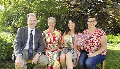 LK-Präsident Nikolaus Berlakovich, Landesbäuerin Christine Riepl, Autorin Martina Parker und Bezirksbäuerin Gabriele Biricz beim Landlady-Nachmittag