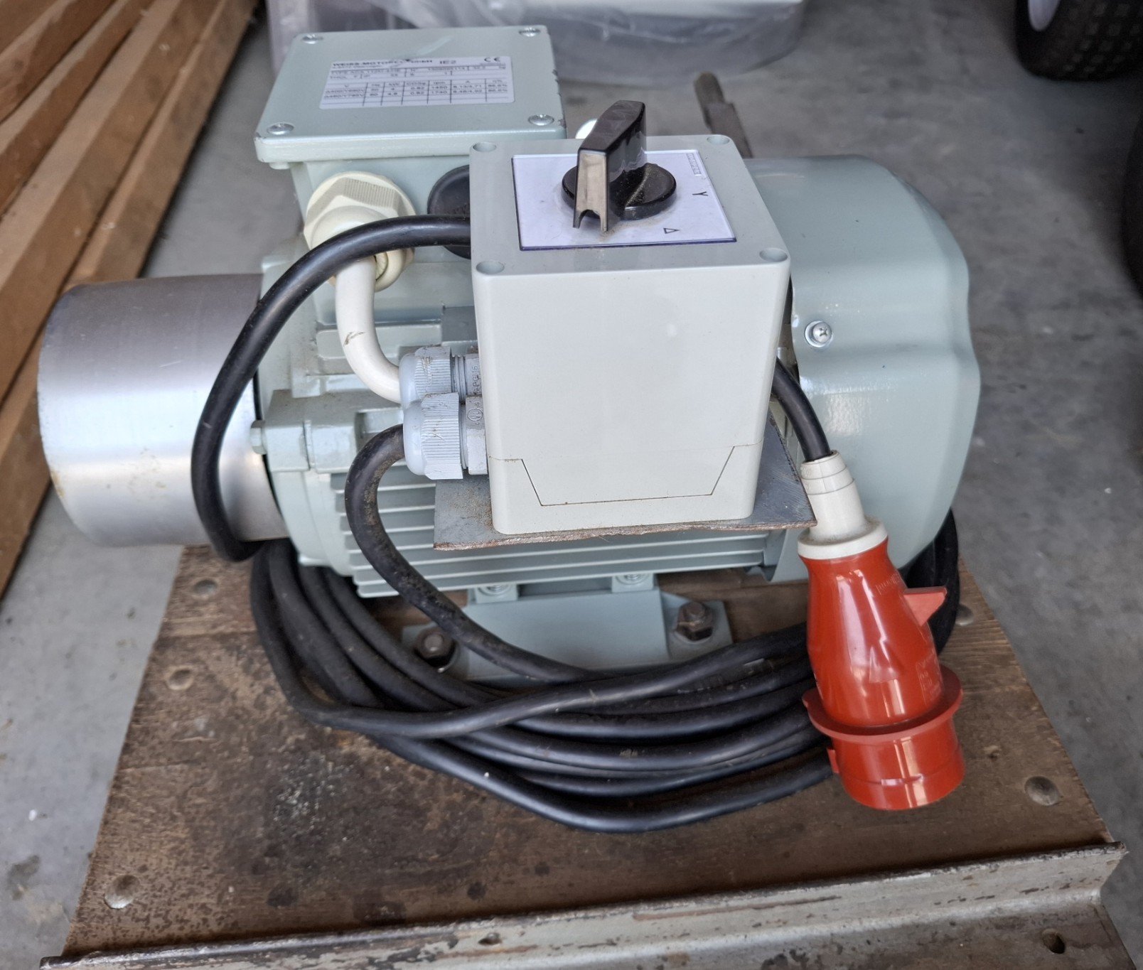 Bild von Anzeige: Elektromotor (400V), Leistung ca. 4,0 kW / ca. 5,5 PS, neuwertig.