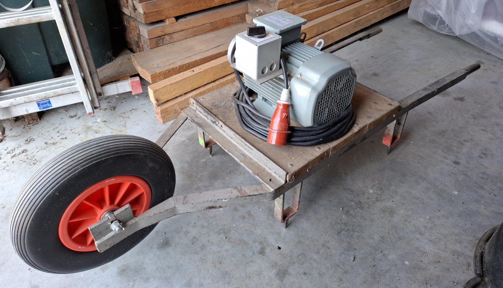 Bild 4 von Anzeige: Elektromotor (400V), Leistung ca. 4,0 kW / ca. 5,5 PS, neuwertig.