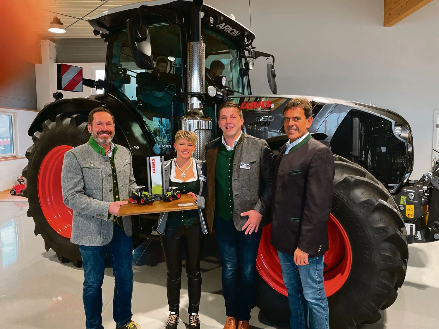 Erfolgreiche Eröffnung: Karl Gierer (Claas Werkbeauftragter), Sabine und Stefan Hütter (Landtechnik Hütter GmbH) und Franz Baum (Claas Vertriebsleiter Österreich)