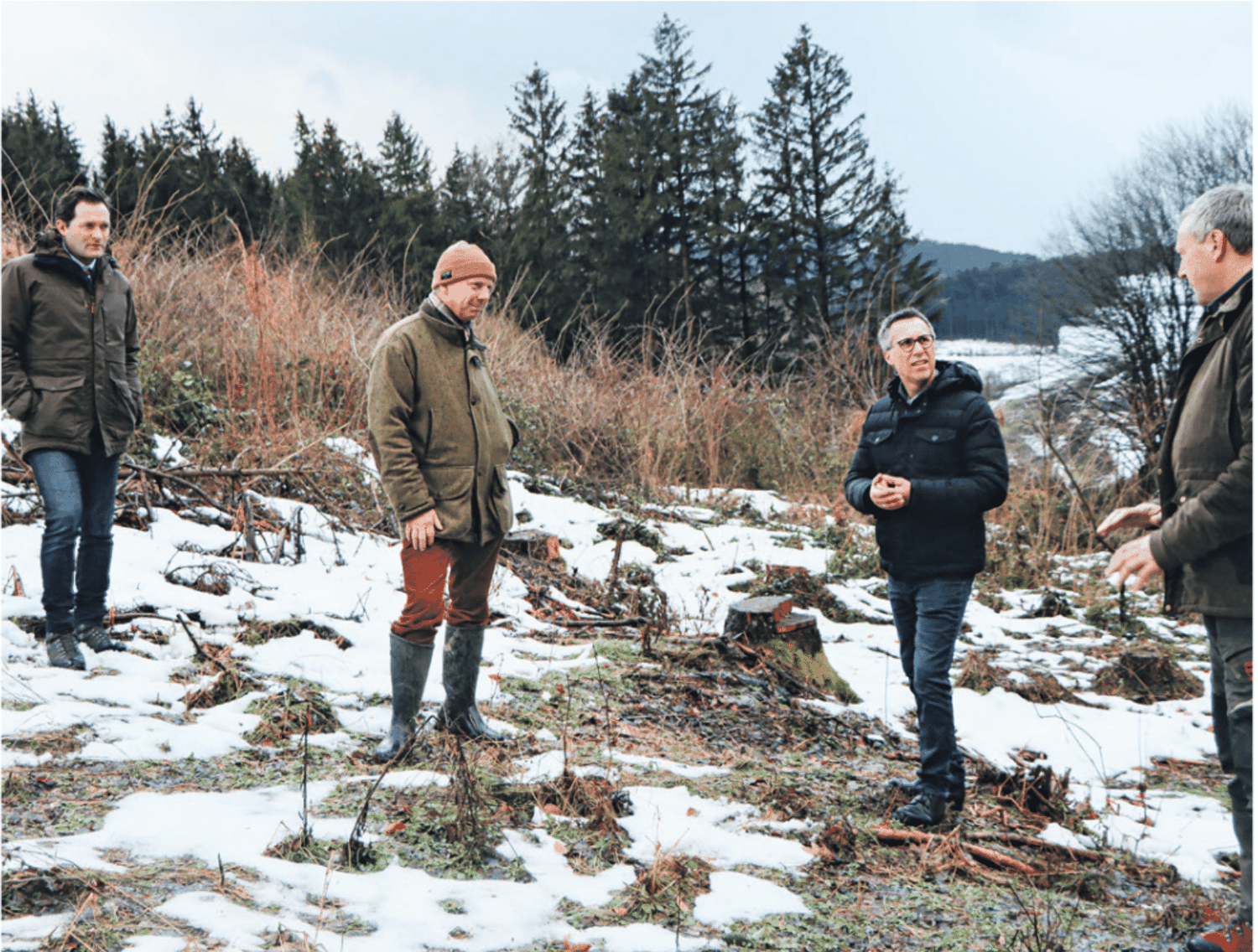 Totschnig, Montecuccoli und Strasser begrüßen den Start des Investitionspakets. Umweltschutz-verbände fordern aber noch mehr Einsatz für die Artenvielfalt. FOTO: Bauernbund/Rieberer