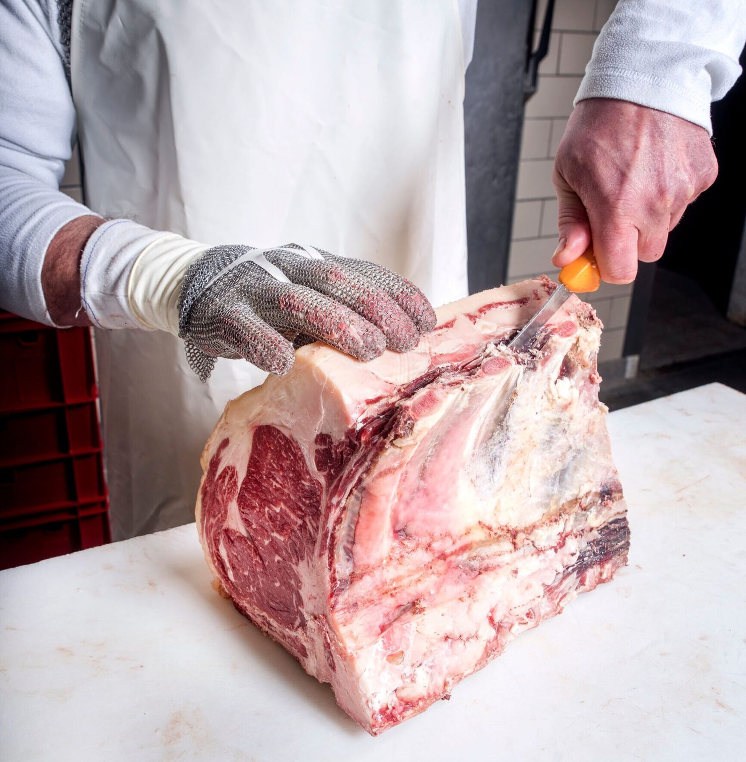 Gutes Fleisch muss nicht immer teuer sein. Wirklich teuer kommen die wahren Kosten von billigem Importfleisch im Supermarkt.