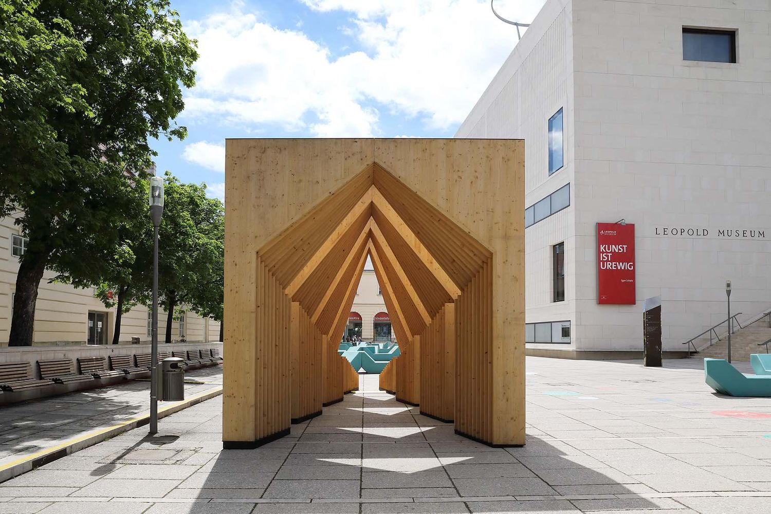 Installation “woodpassage” Im Wiener Museumsquartier