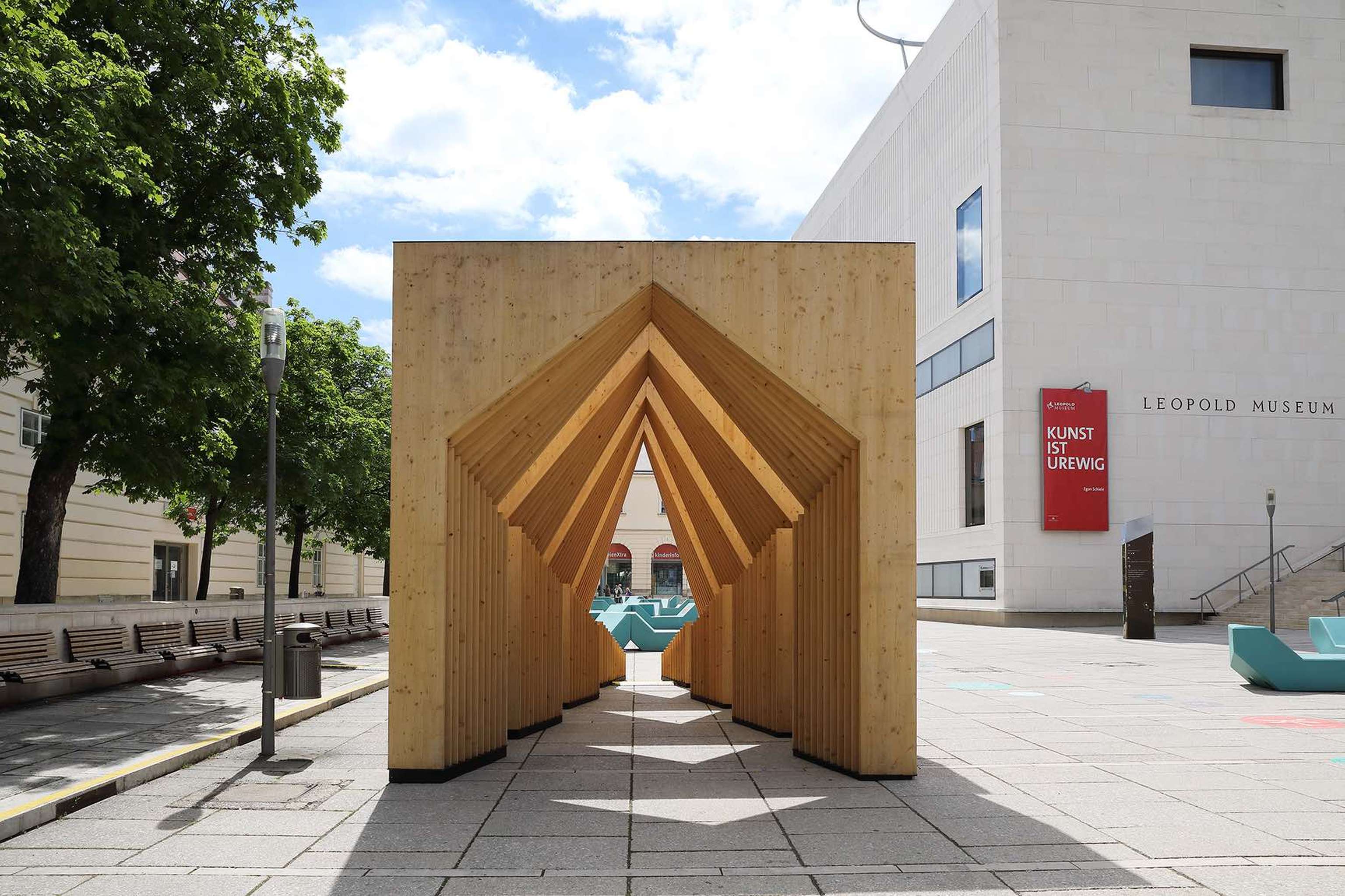 Installation “woodpassage” Im Wiener Museumsquartier
