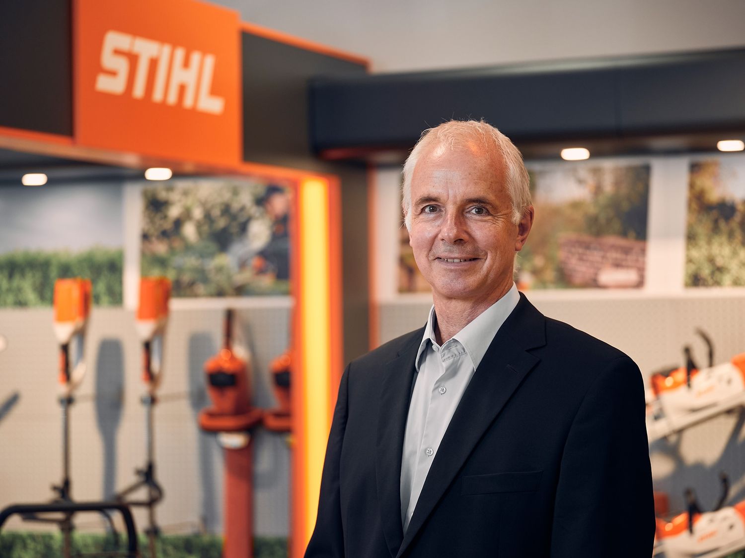 Clemens Schaller, Geschäftsführer Stihl Tirol GmbH, freut sich über die hohe Nachfrage nach Gartengeräten und das Umsatzplus.