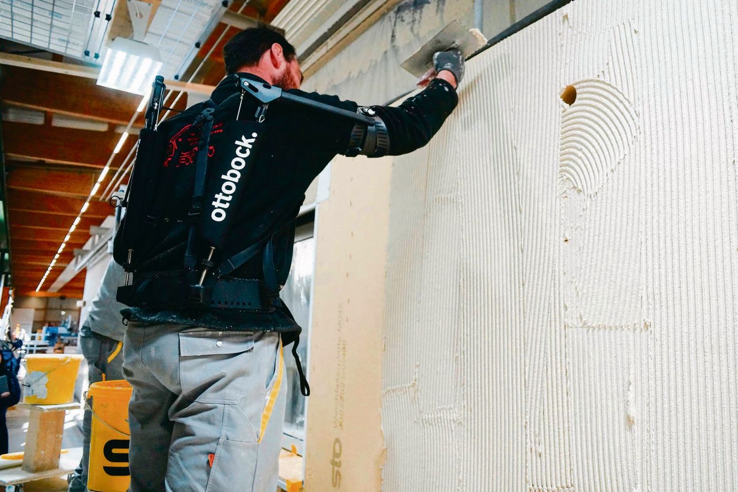 Exoskelette als gesundheitsschonende Entlastung beim Arbeiten.