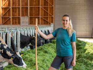 agrarfoto.com_landwirtin_gespiegelt-265x198px.jpg