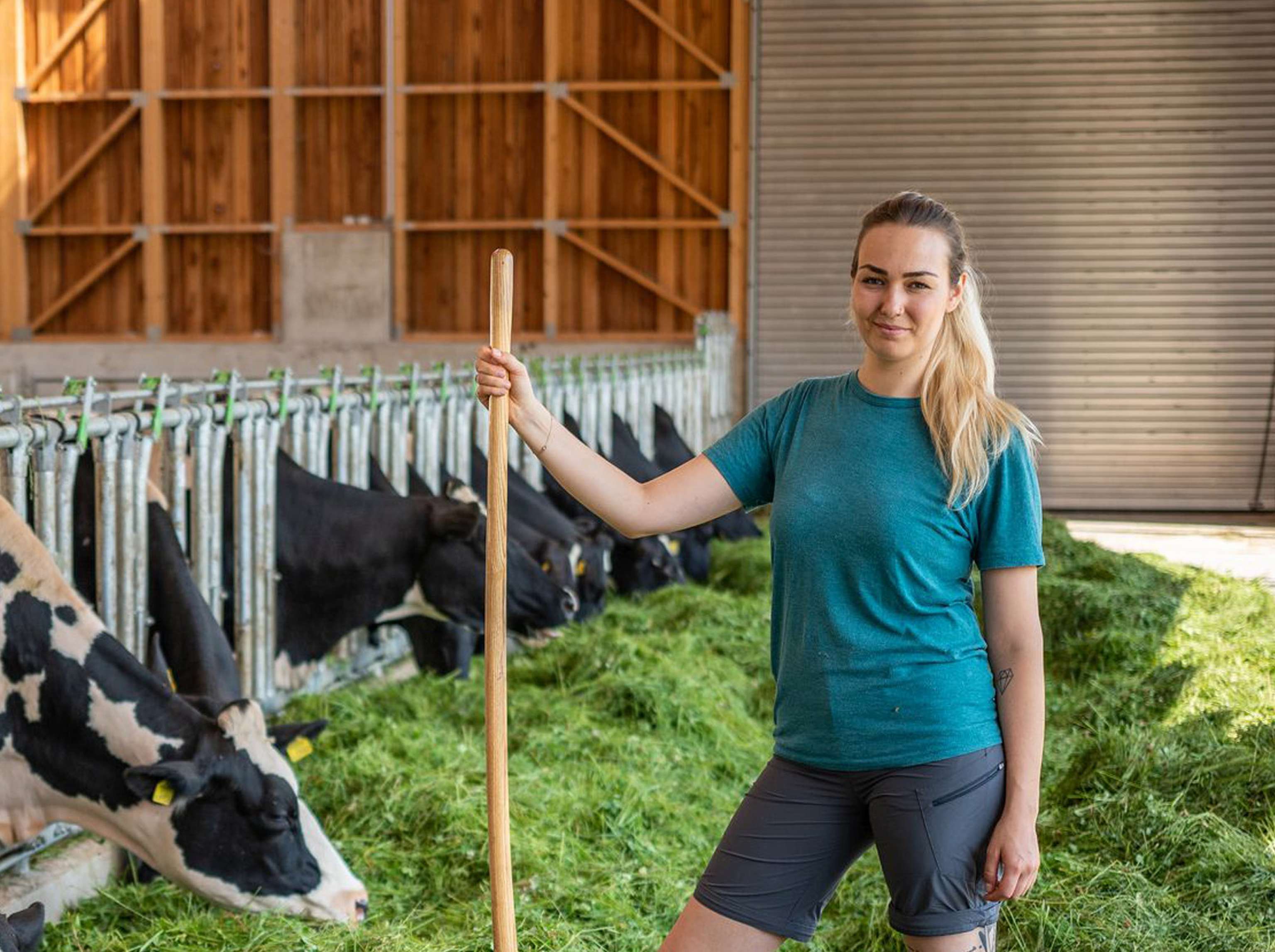 agrarfoto.com_landwirtin_gespiegelt-265x198px.jpg