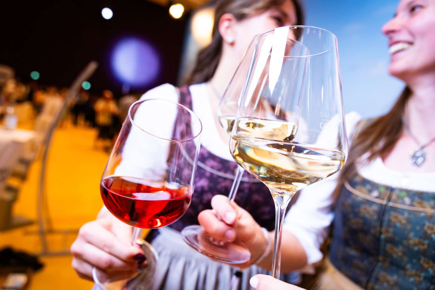 Weingläser mit Wein