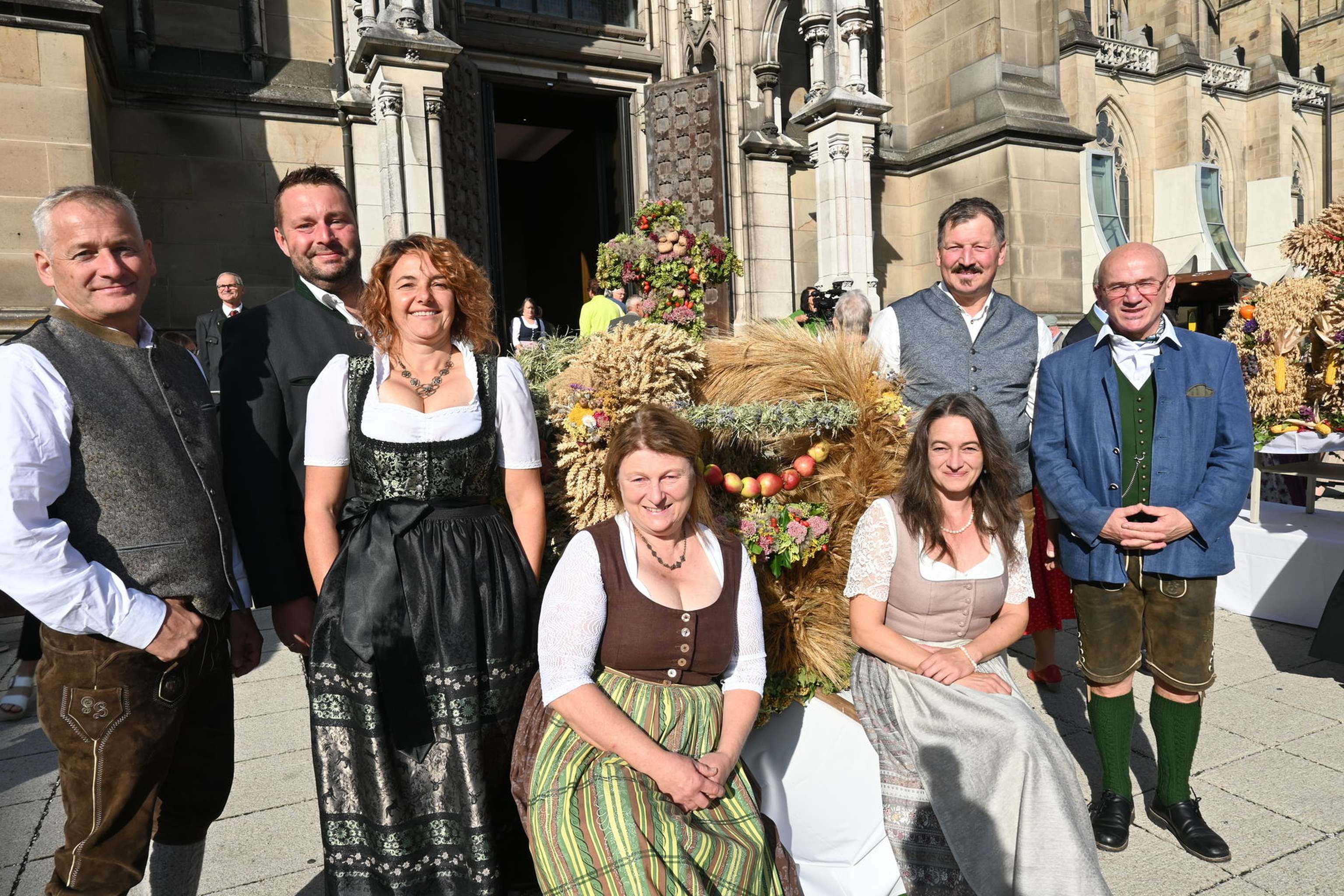 Erntekrone vor dem Dom