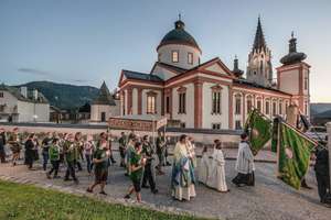 Lichterprozession Wallfahrt vor der Basilika in Mariazell