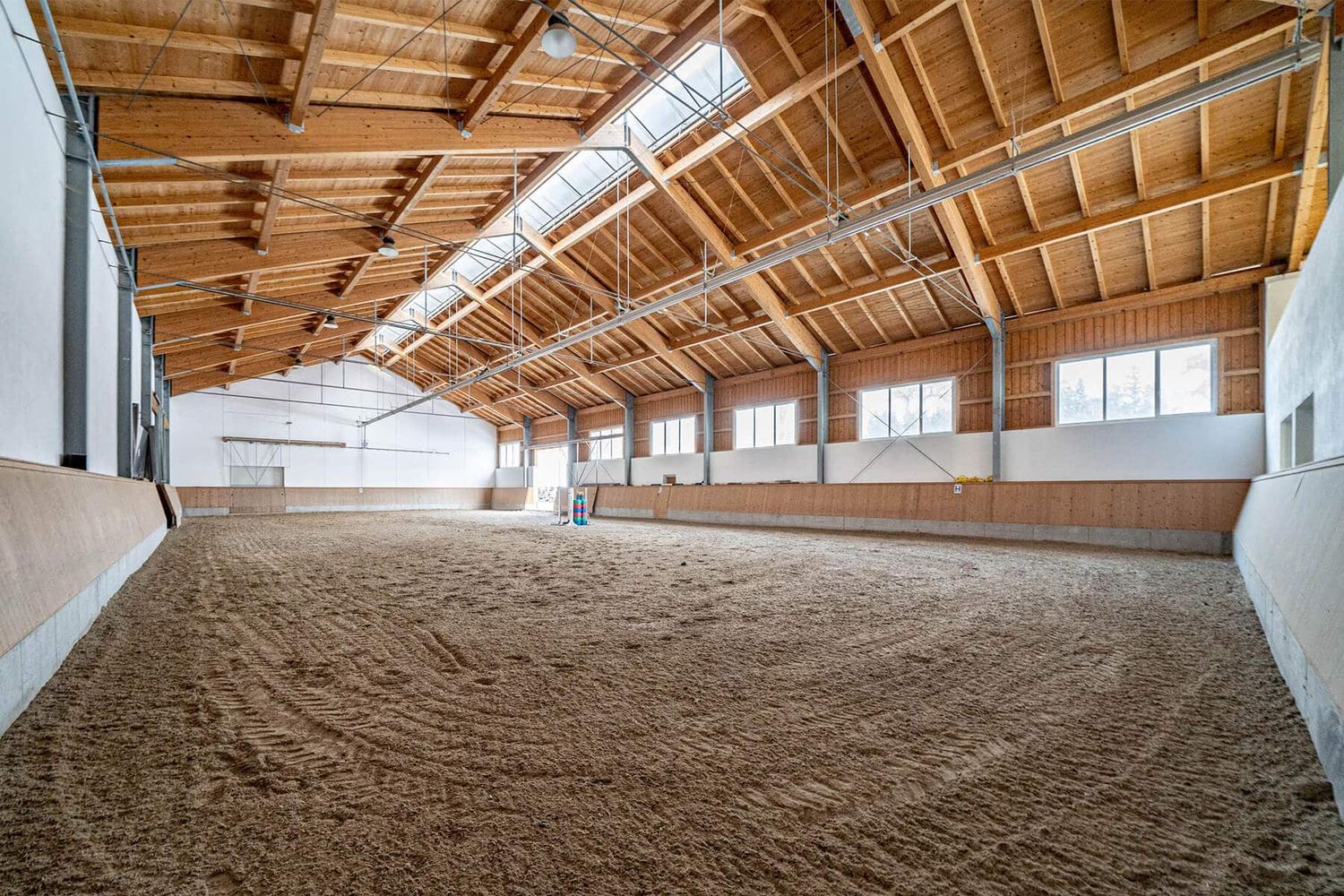 reitanlage-reithalle-stallbau-wolfsystem3.jpg