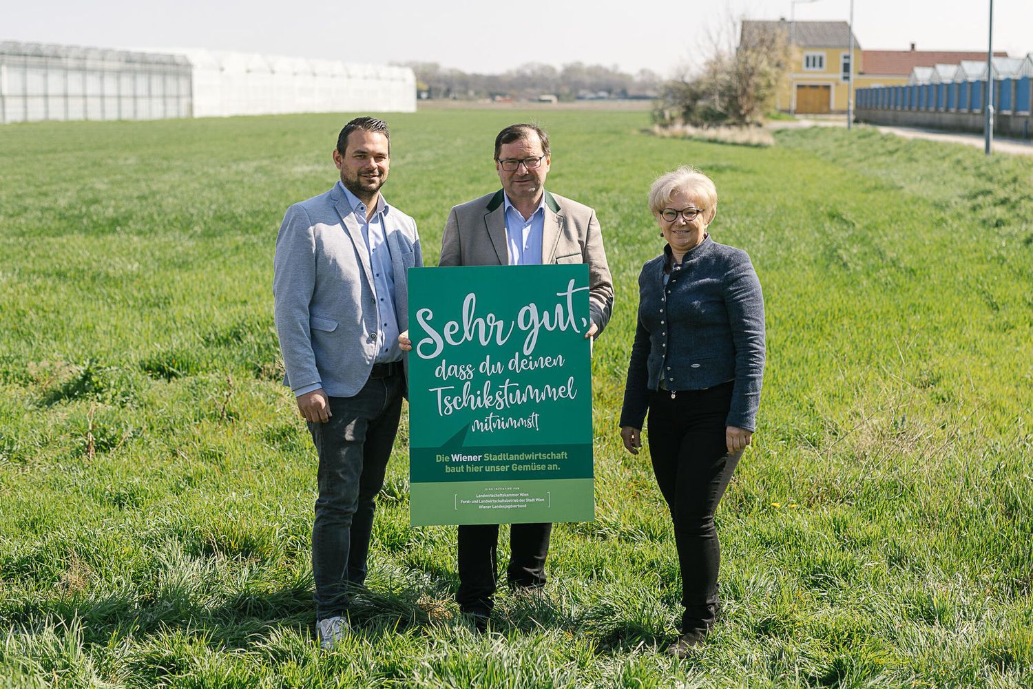 Pannagl, Walter und Schippani mit einer der Infosignalethiktafeln.