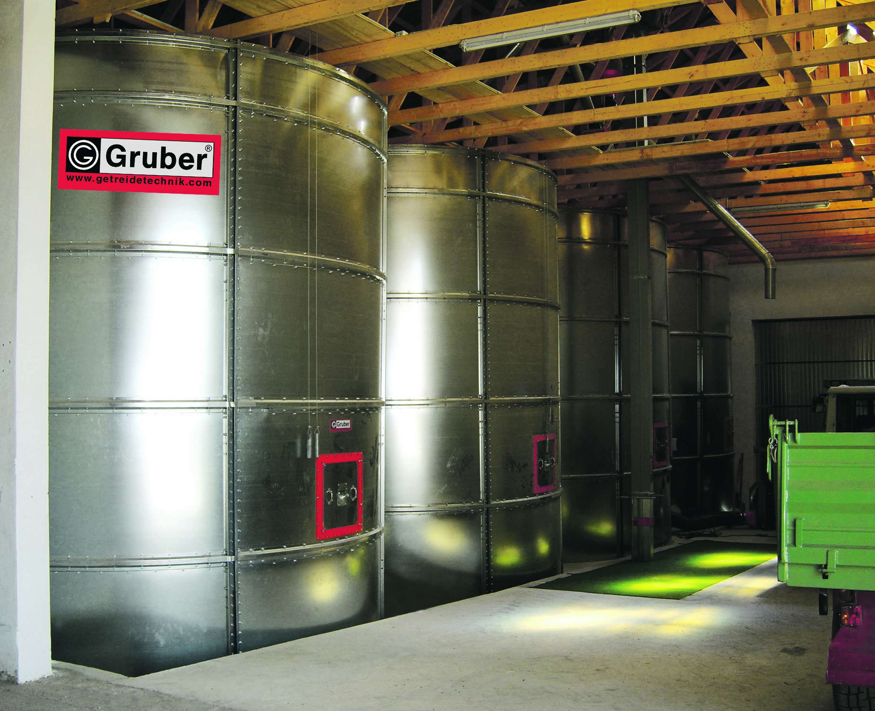 Silos der Firma Gruber Getreidetechnik mit glatter Innenfläche