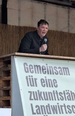 Ernst Tschida, Demo Wien
