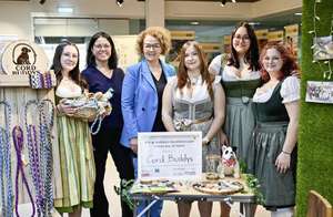 LR Teschl-Hofmeister mit den erfolgreichen Schülerinnen