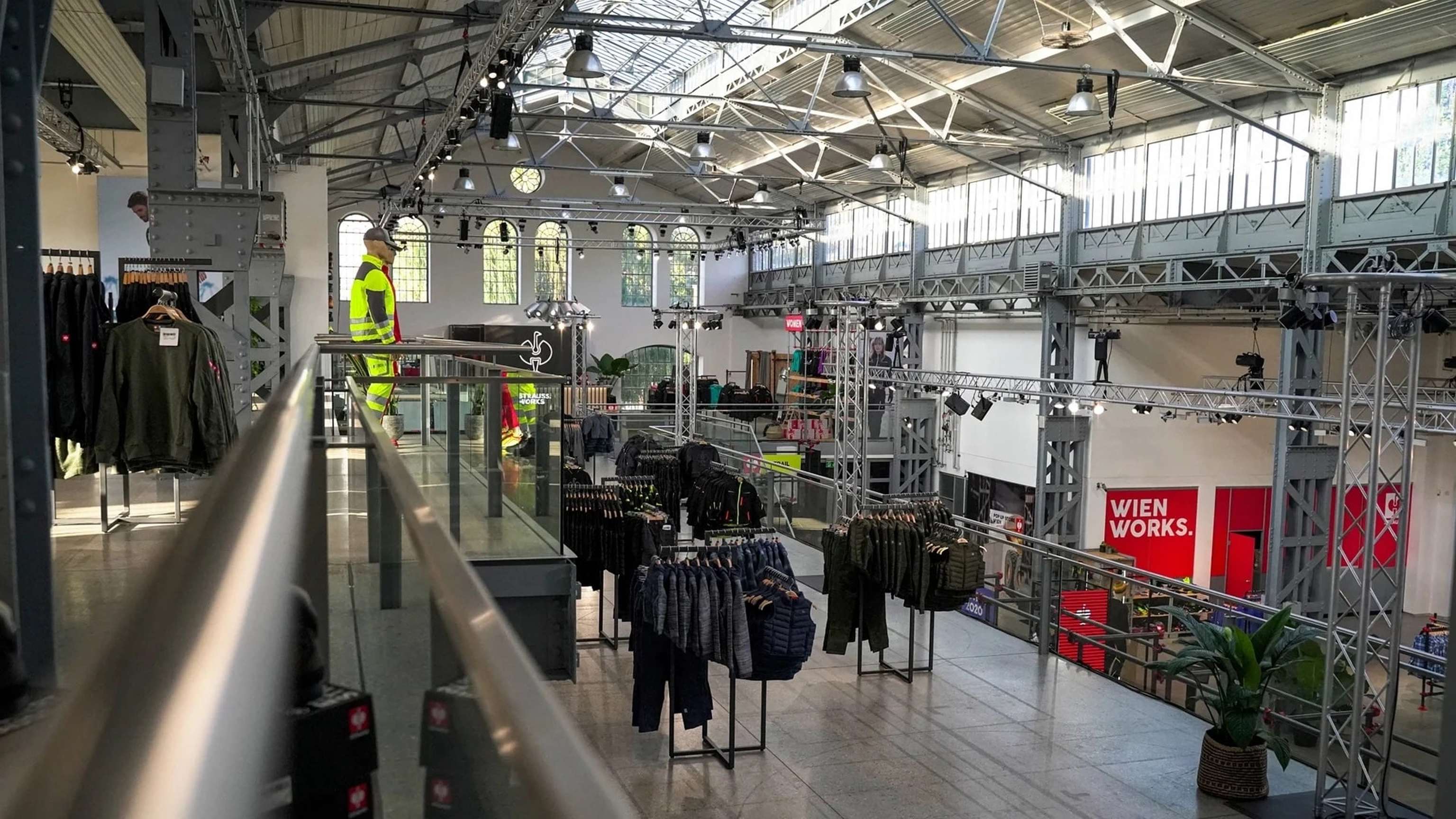 strauss pop up store hamburg